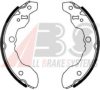 SUZUK 5320050800 Brake Shoe Set